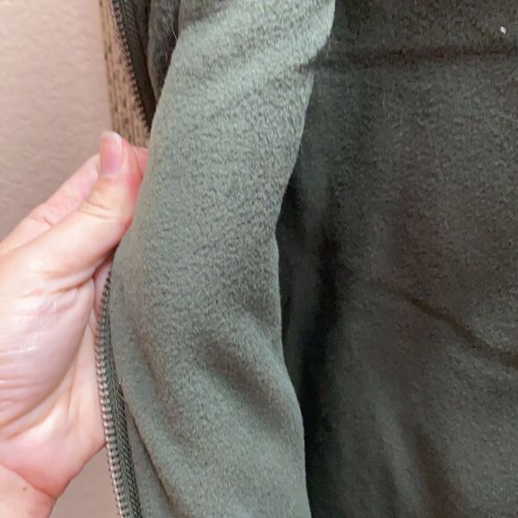 Green puffer vest - Picture 3 of 3